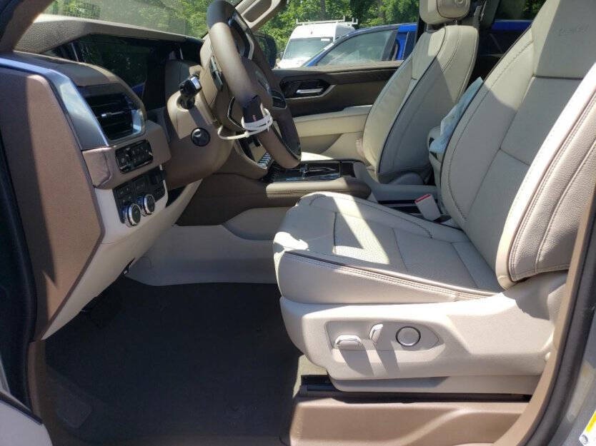 2025 GMC Yukon Image 6