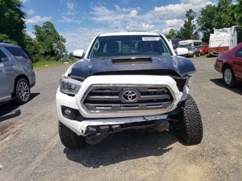 2023 Toyota Tacoma Image 2