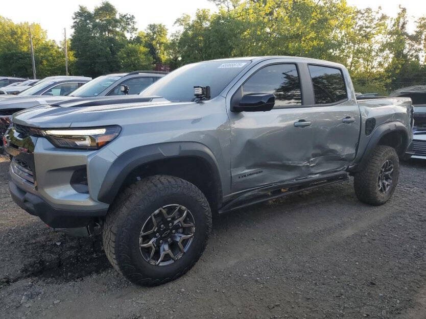 2025 Chevrolet Colorado Image 2