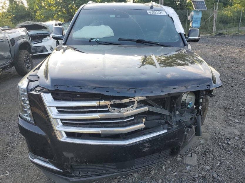 2018 Cadillac Escalade Image 2