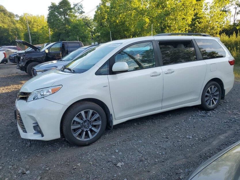 2019 Toyota Sienna Image 3