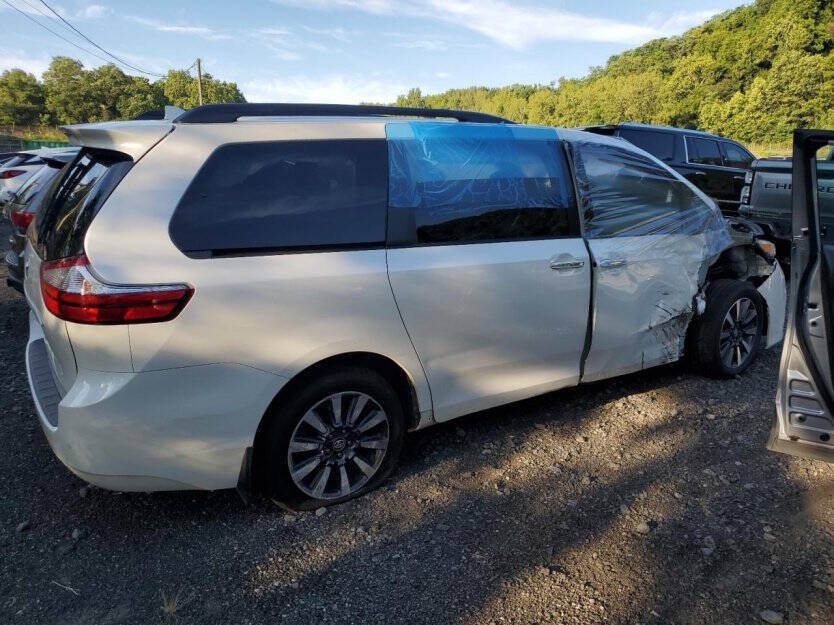 2019 Toyota Sienna Image 5