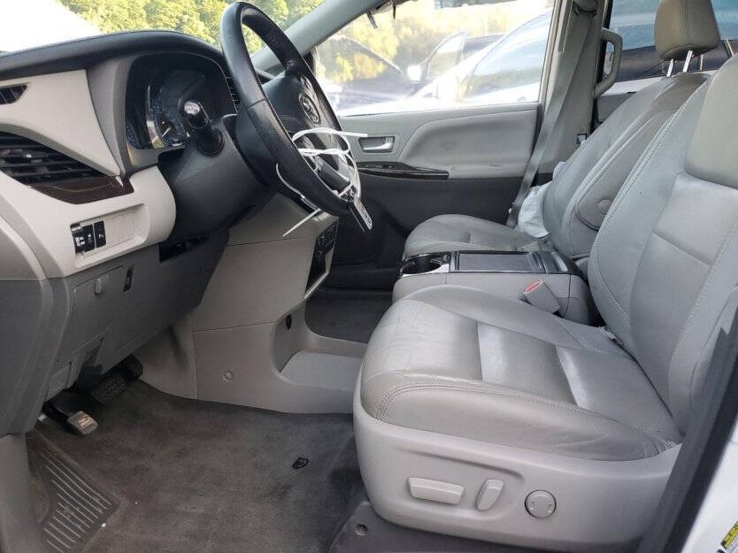 2019 Toyota Sienna Image 6