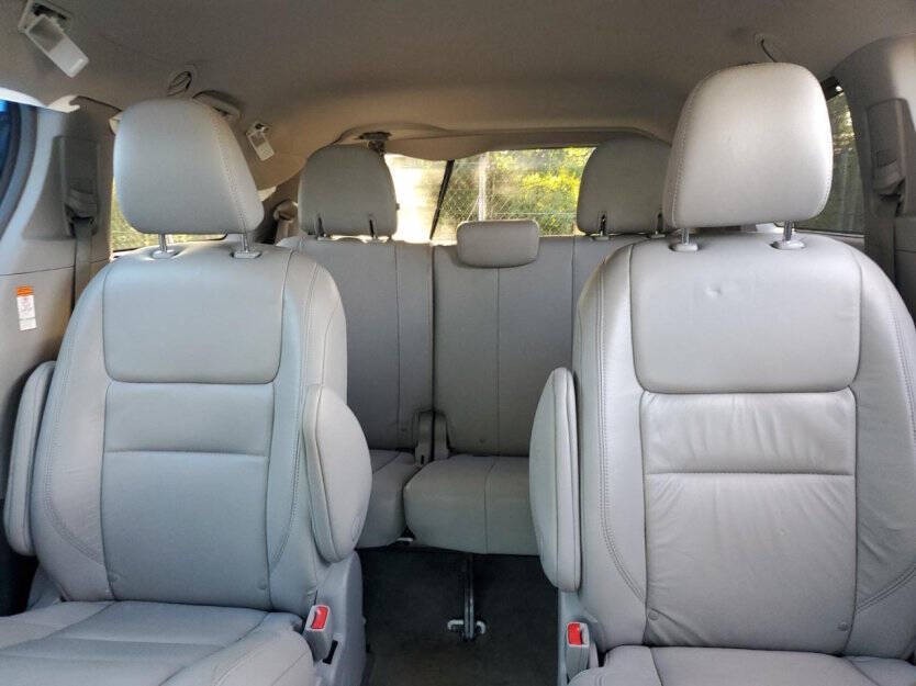 2019 Toyota Sienna Image 7