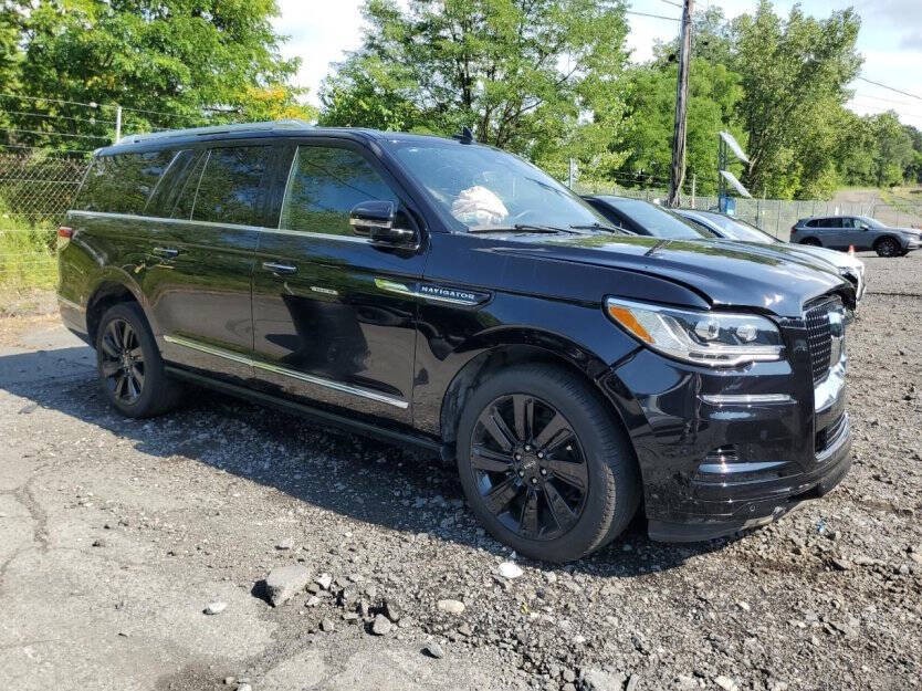 2024 Lincoln Navigator Image 1