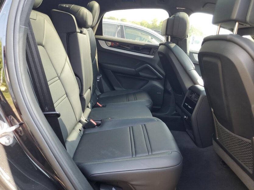 2024 Porsche Cayenne Image 9