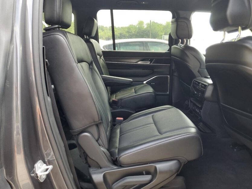 2024 Jeep Wagoneer Image 9