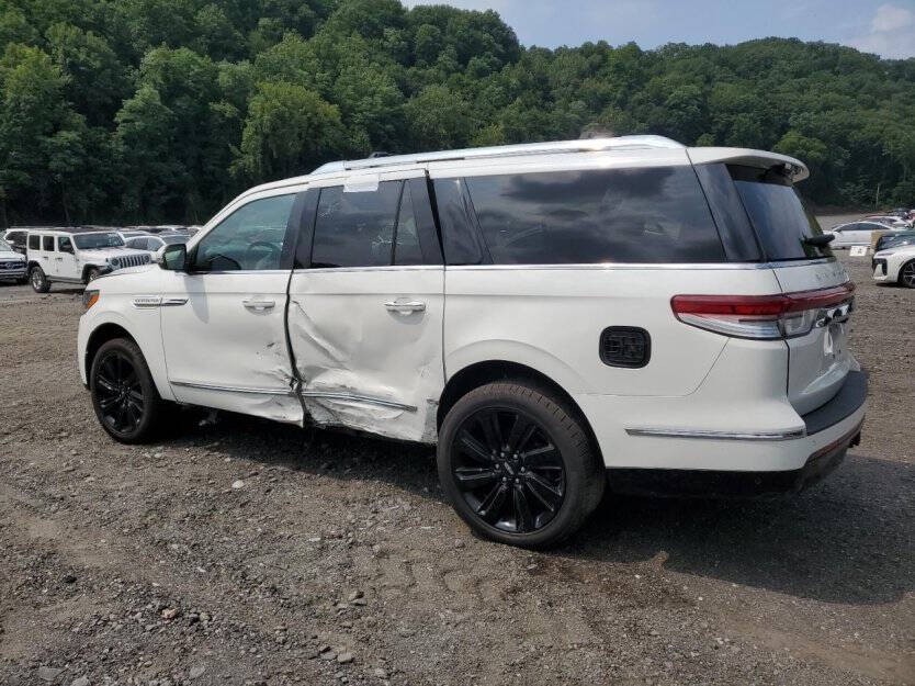 2022 Lincoln Navigator Image 3