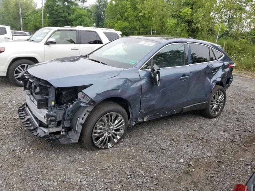 2023 Toyota Venza Image 2