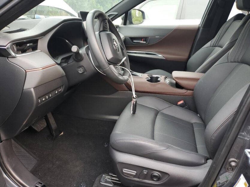 2023 Toyota Venza Image 5