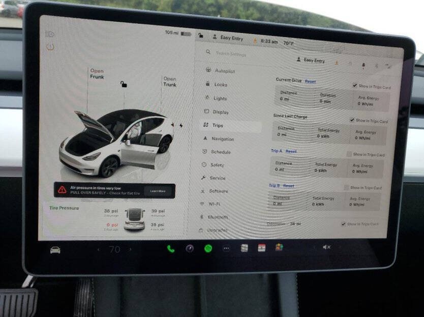 2025 Tesla Model Y Image 8