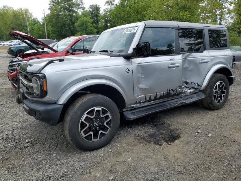 2022 Ford Bronco Image 2