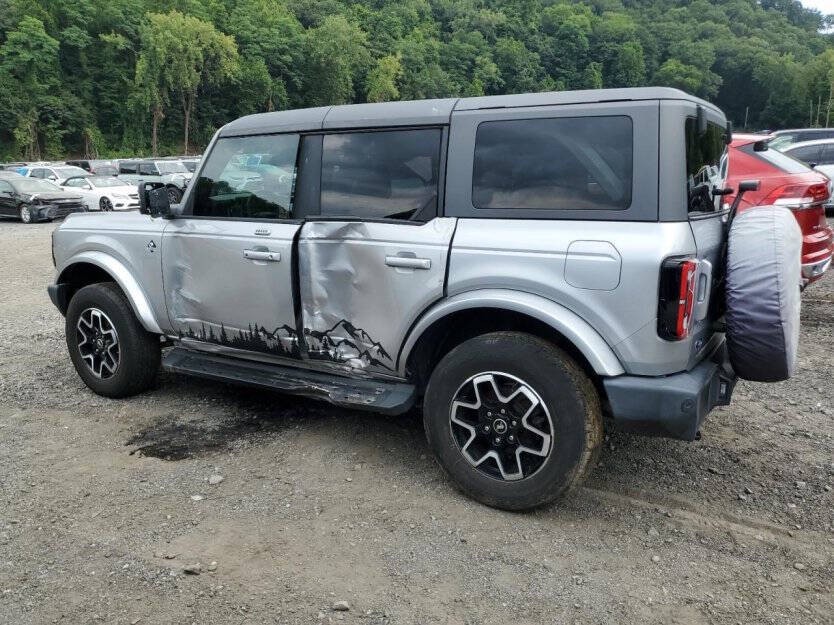 2022 Ford Bronco Image 3