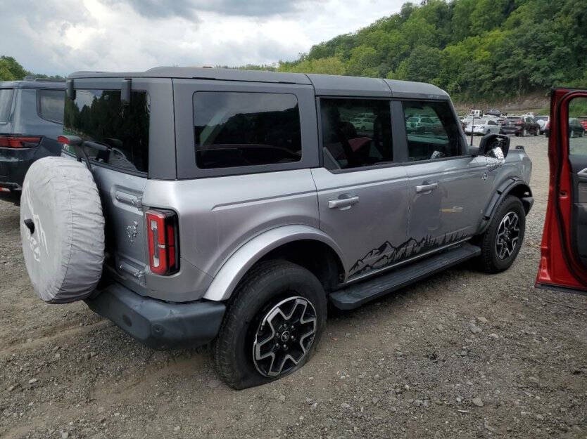 2022 Ford Bronco Image 4