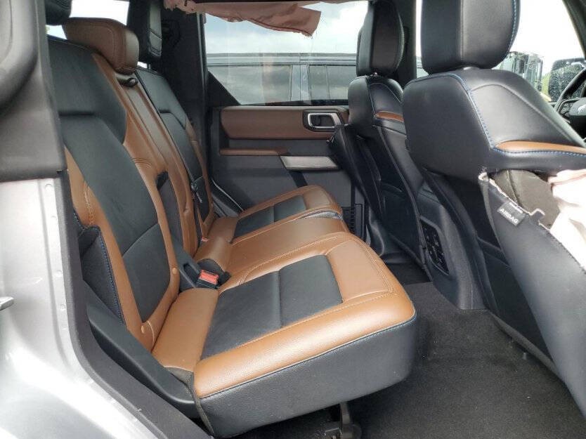 2022 Ford Bronco Image 9