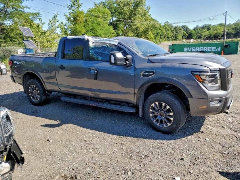 2023 Nissan Titan Image 1