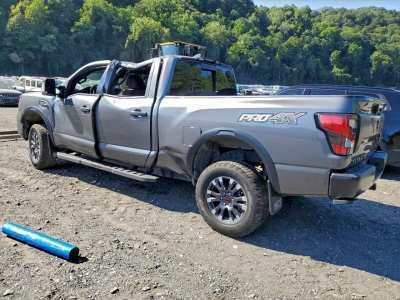 2023 Nissan Titan Image 3