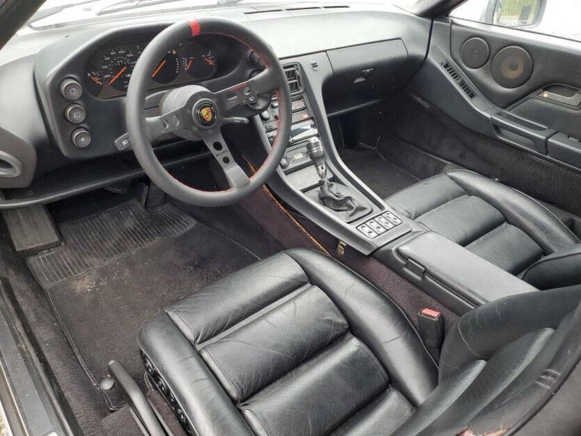 1988 Porsche 928 Image 7