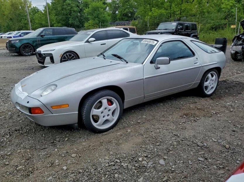1988 Porsche 928 Image 2