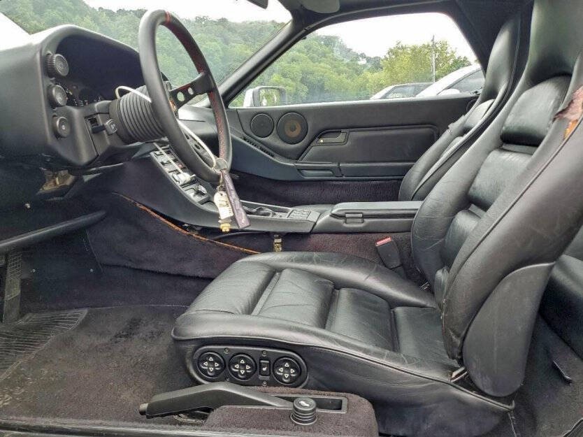 1988 Porsche 928 Image 5