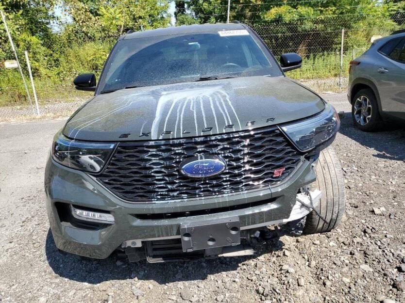2022 Ford Explorer Image 2