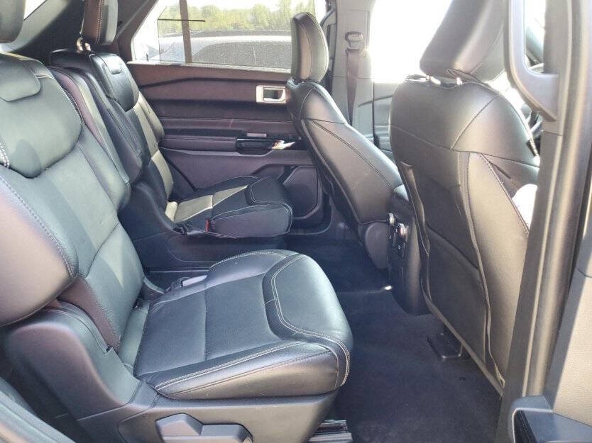2022 Ford Explorer Image 9