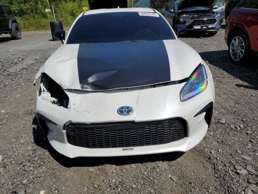 2024 Toyota Gr86 Image 2