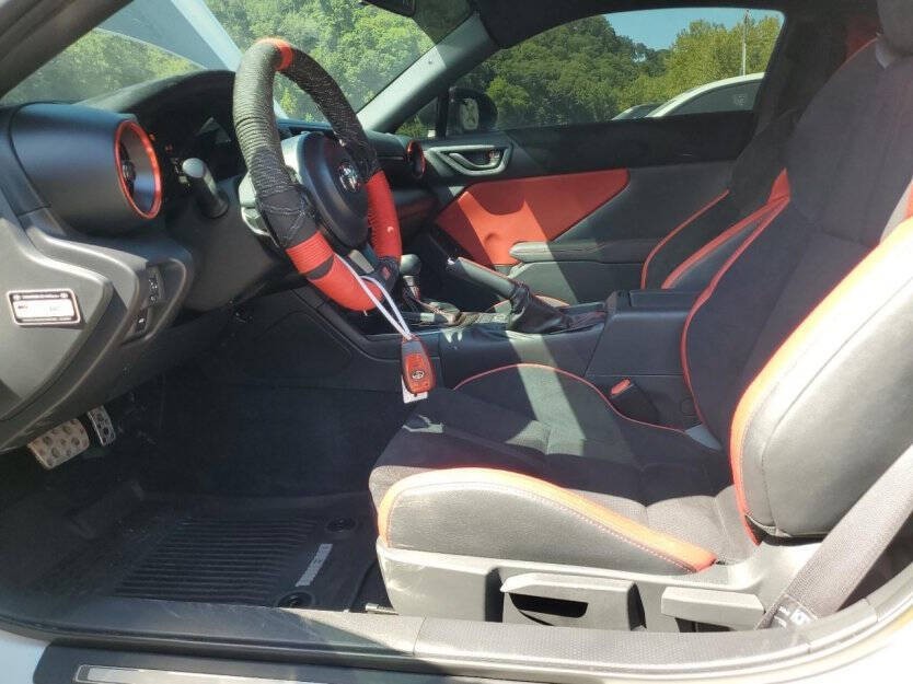 2024 Toyota Gr86 Image 6