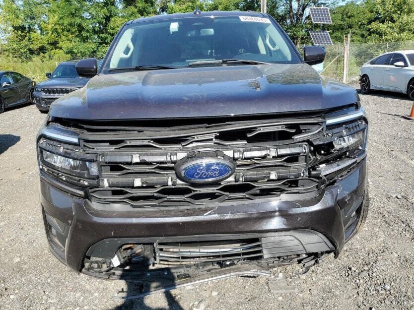 2024 Ford Expedition Image 2