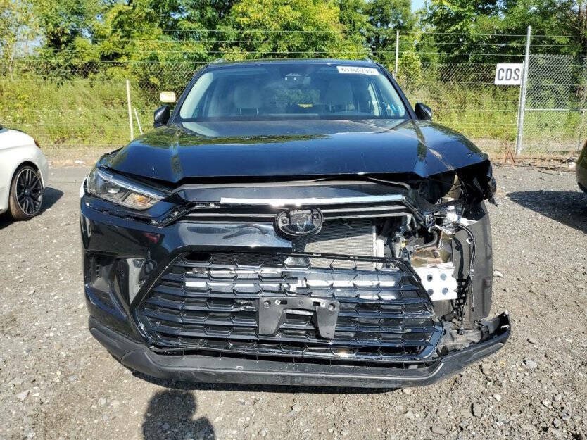 2024 Toyota Highlander Image 2