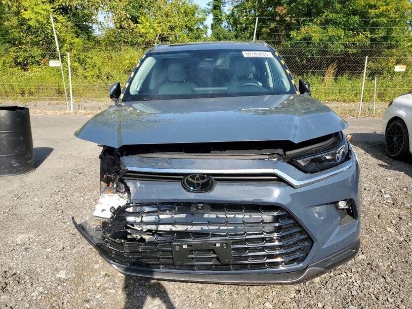 2024 Toyota Highlander Image 2