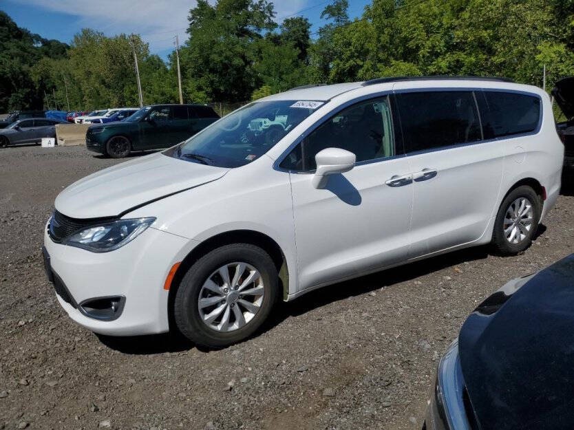 2019 Chrysler Pacifica Image 2