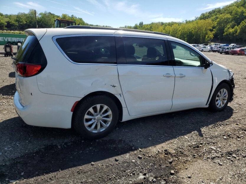 2019 Chrysler Pacifica Image 4