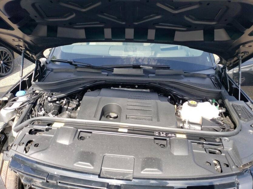 2025 Land Rover Range Rover Image 9