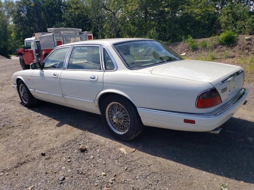 1995 Jaguar XJ Image 3