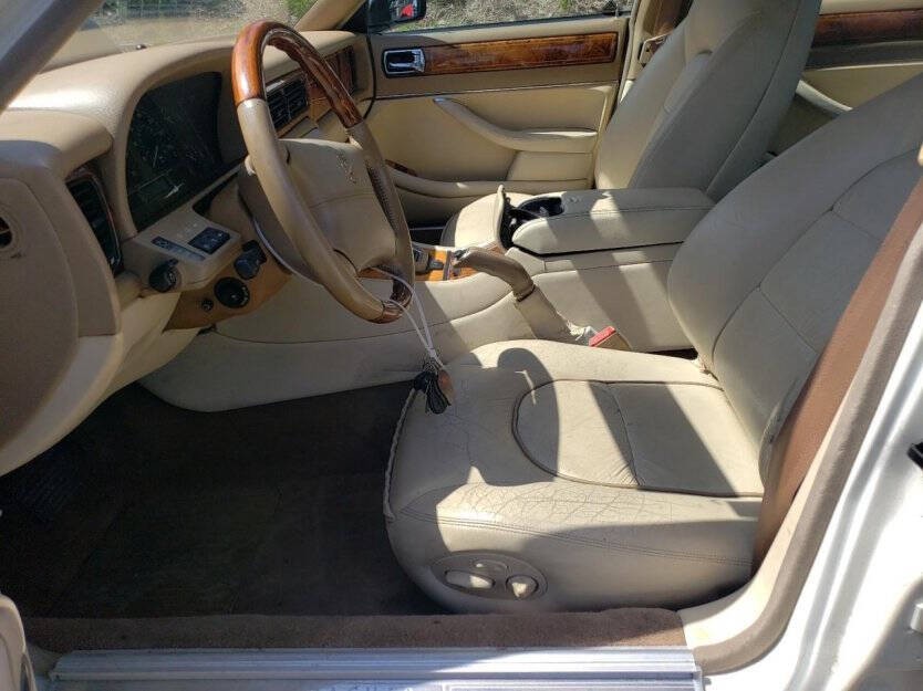 1995 Jaguar XJ Image 5