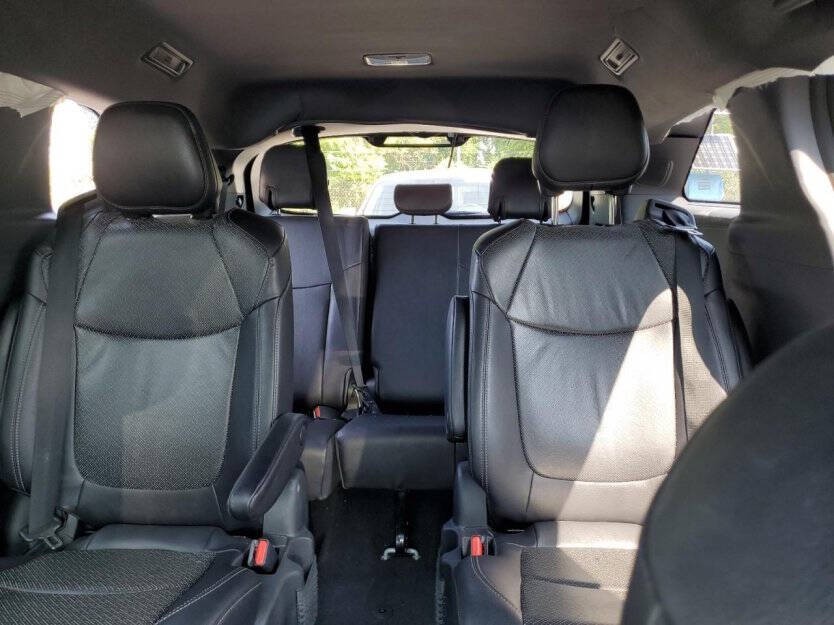 2023 Toyota Sienna Image 7