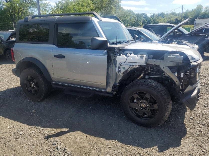 2024 Ford Bronco Image 1
