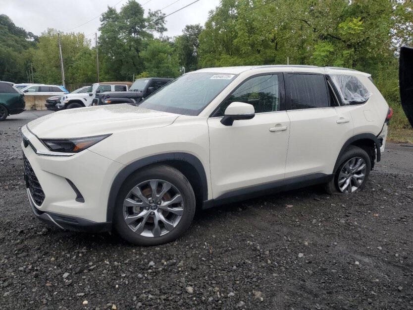 2024 Toyota Highlander Image 2