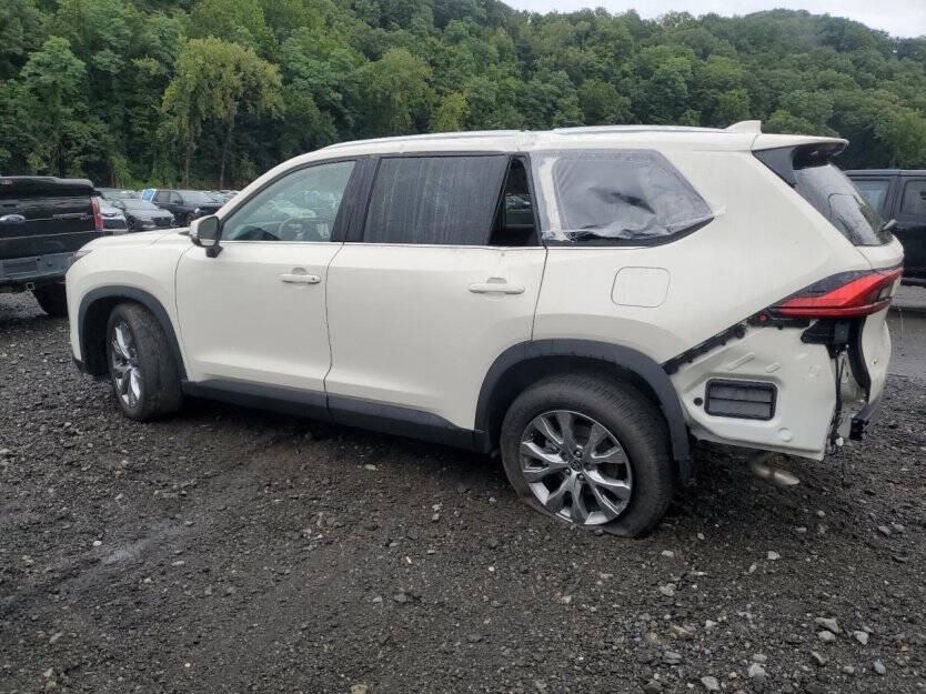 2024 Toyota Highlander Image 3