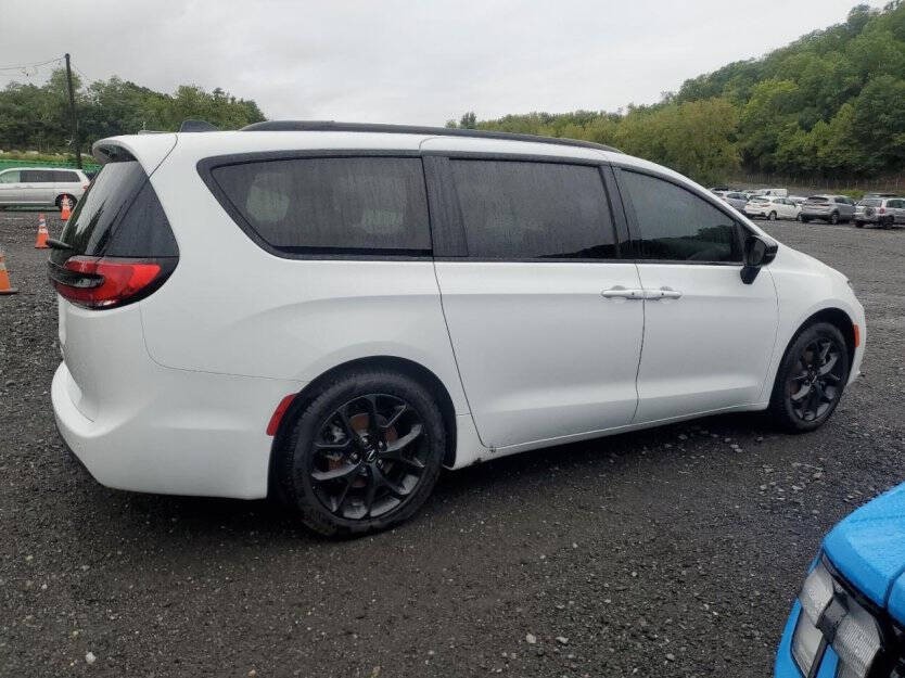 2024 Chrysler Pacifica Image 4