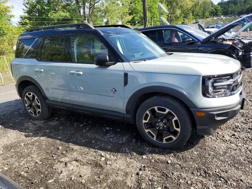 2023 Ford Bronco Image 1
