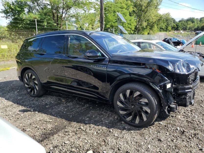 2024 Lincoln Nautilus Hybrid Image 1