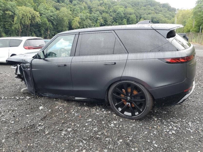 2025 Land Rover Range Rover Sport Image 4