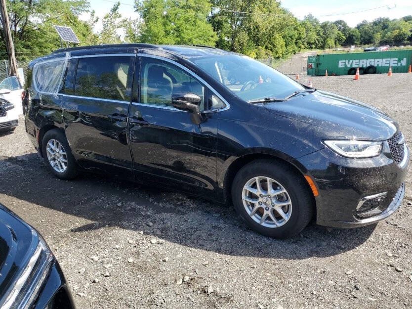 2022 Chrysler Pacifica Image 1