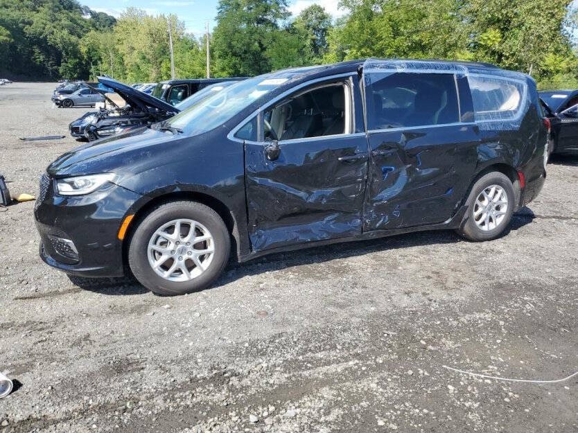 2022 Chrysler Pacifica Image 2