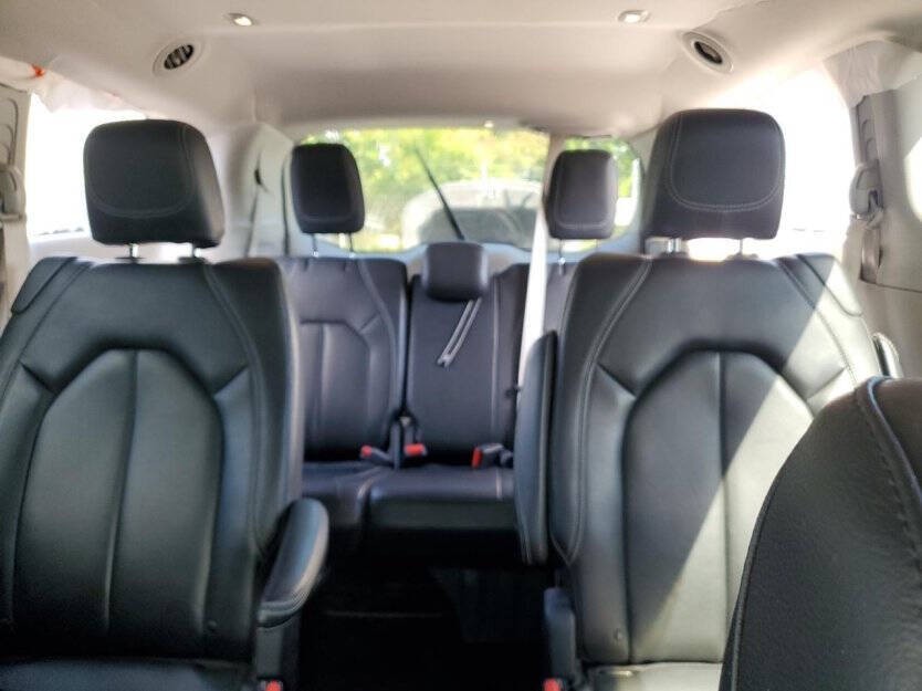 2022 Chrysler Pacifica Image 6