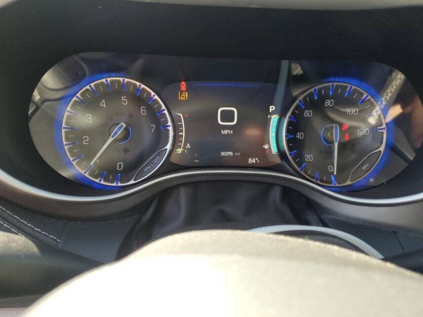 2022 Chrysler Pacifica Image 8