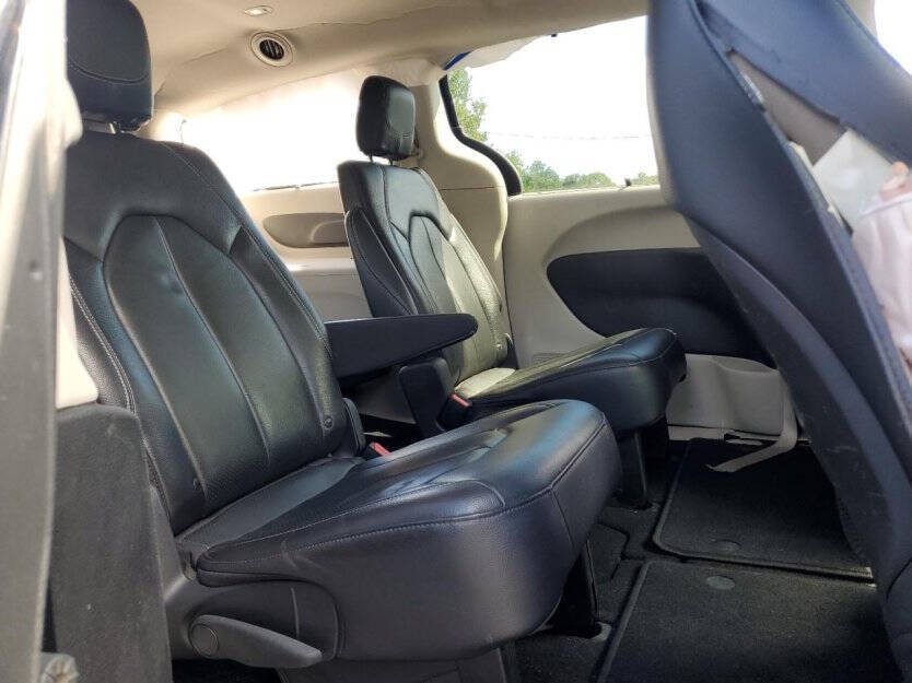 2022 Chrysler Pacifica Image 9