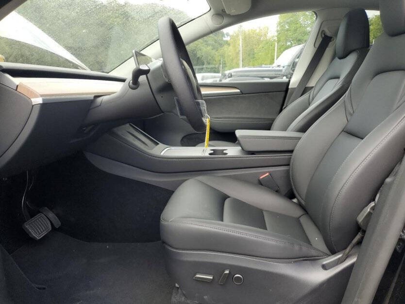 2025 Tesla Model Y Image 6